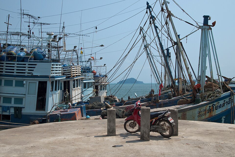 Photo: Vyacheslav Argenberg, Wikimedia Commons, CC BY 4.0 Salak Phet
